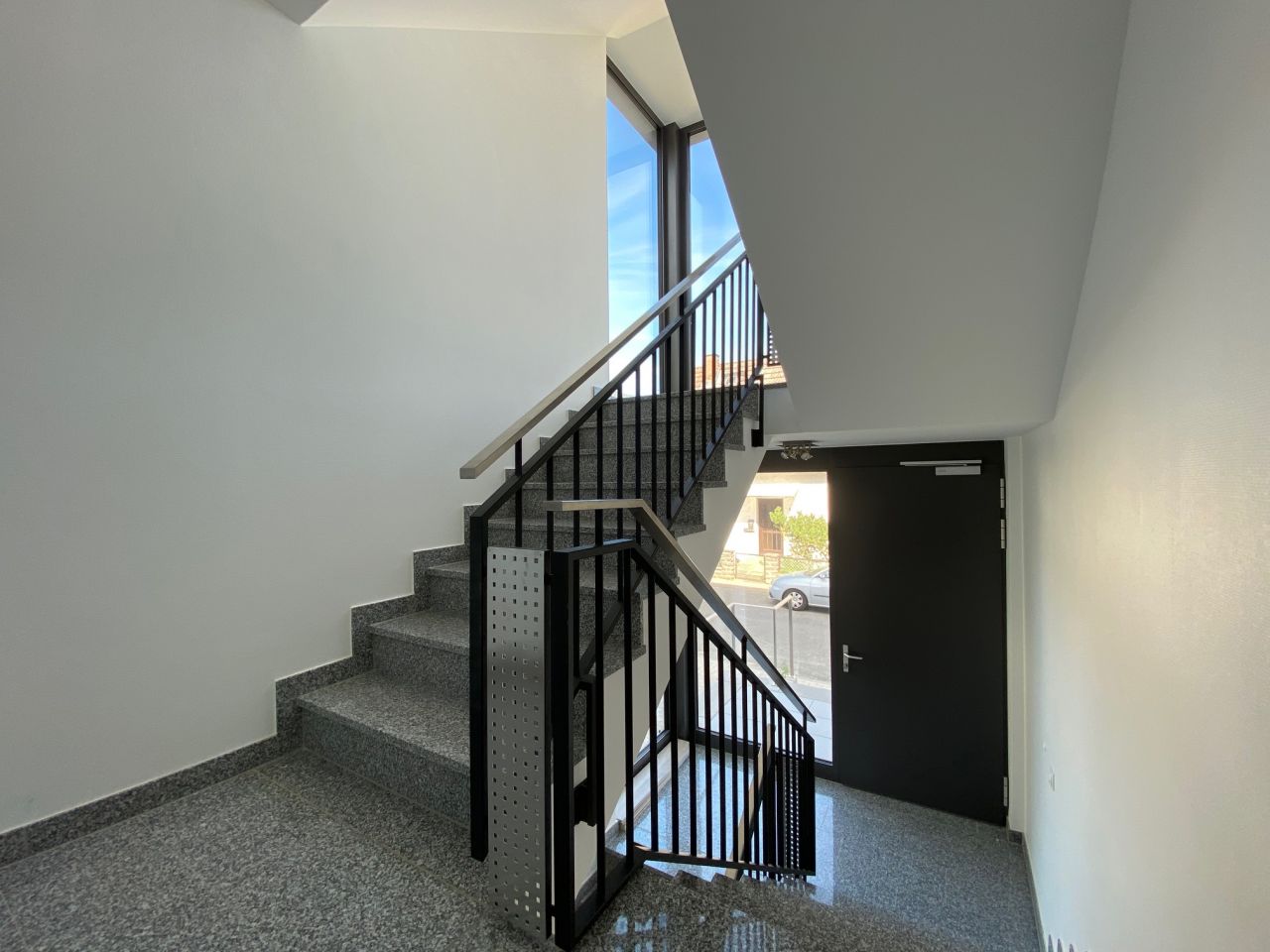 ** V E R M I E T E T ** LORSBACH: NEUWERTIG - TRAUMHAFTE 4 ZIMMER WOHNUNG MIT TG-STELLPLATZ, 2 BÄDERN, TERRASSE u.v.m.***