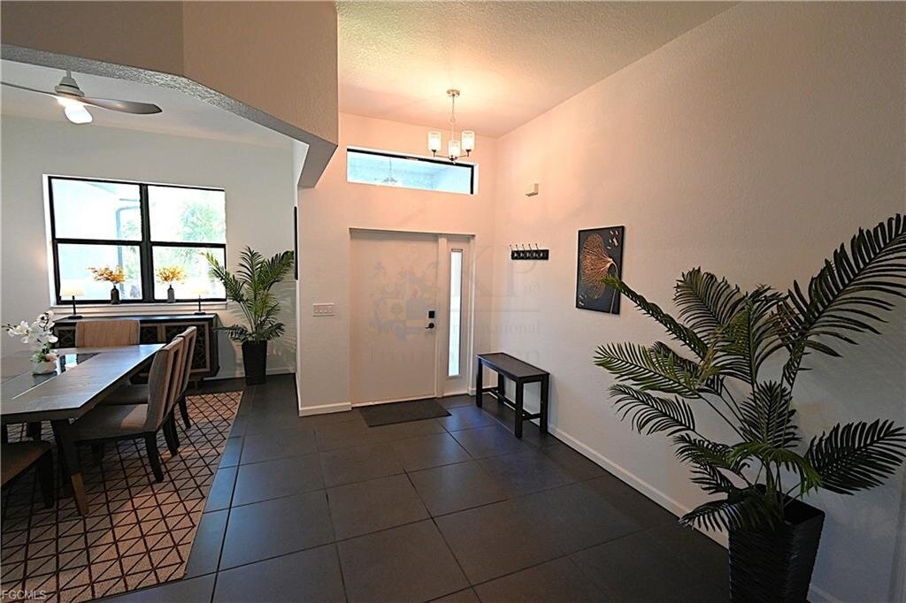 Top gepflegtes Gulf-Access-Haus von 2021 – möbliert & ohne Flutrisiko