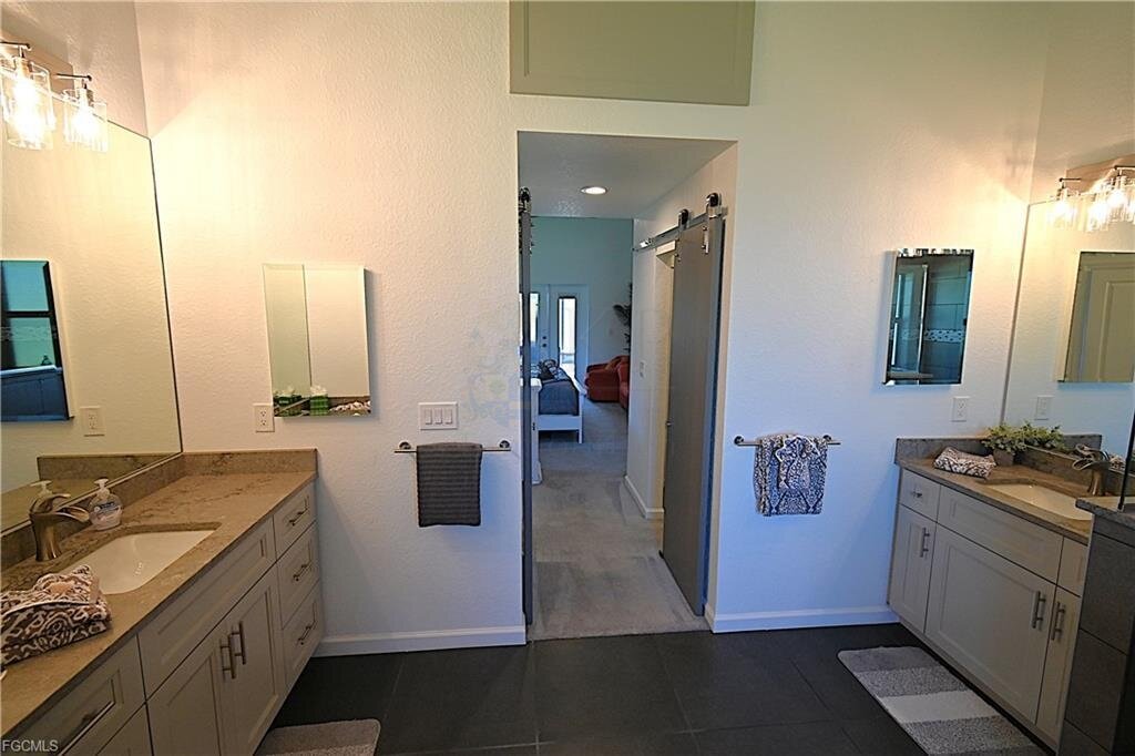 Top gepflegtes Gulf-Access-Haus von 2021 – möbliert & ohne Flutrisiko