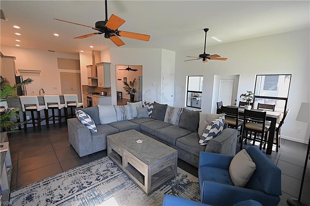 Top gepflegtes Gulf-Access-Haus von 2021 – möbliert & ohne Flutrisiko