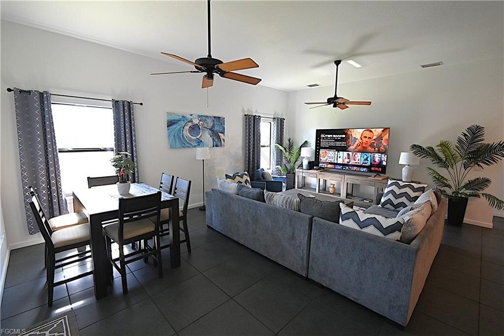 Top gepflegtes Gulf-Access-Haus von 2021 – möbliert & ohne Flutrisiko