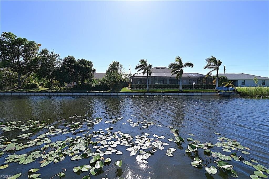 Top gepflegtes Gulf-Access-Haus von 2021 – möbliert & ohne Flutrisiko