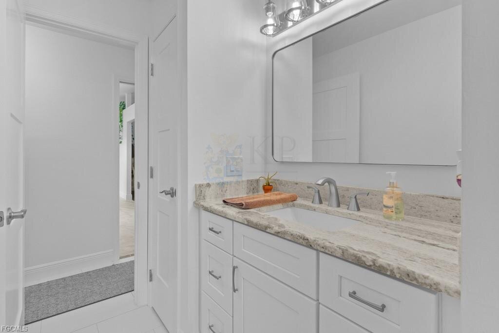 Luxuriöses 3-Zimmer Poolhaus auf großem Grundstück – Ihr Traum in Cape Coral!