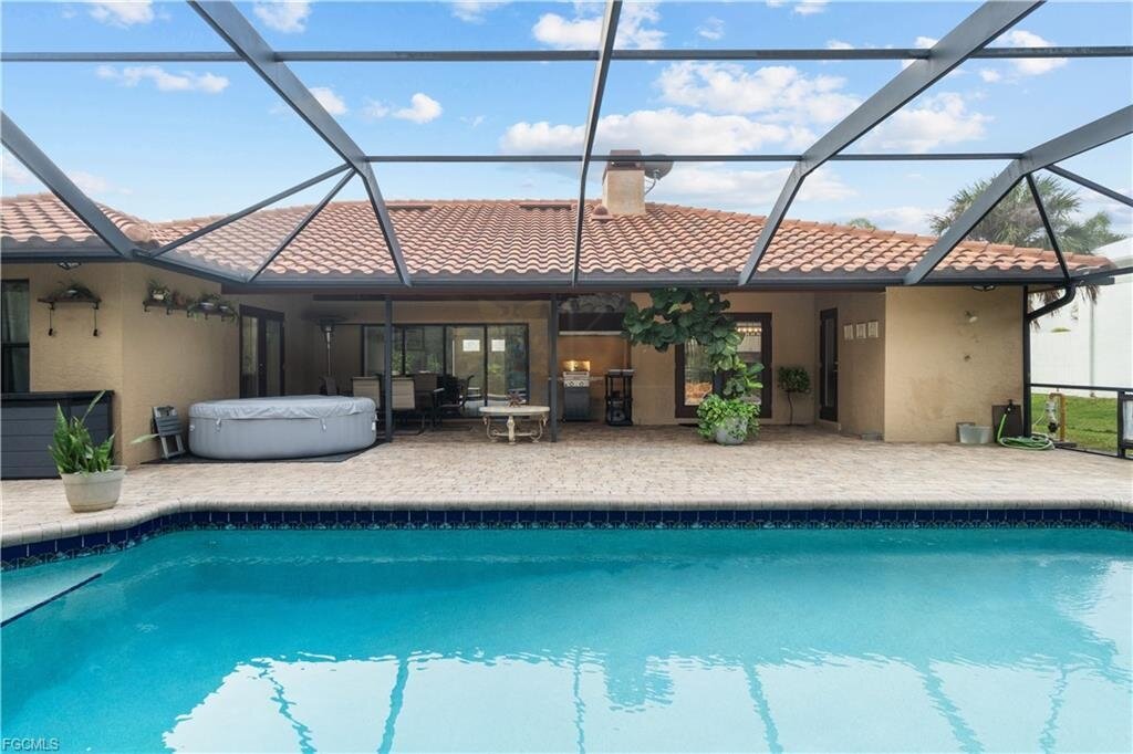 Luxuriöses 3-Zimmer Poolhaus auf großem Grundstück – Ihr Traum in Cape Coral!