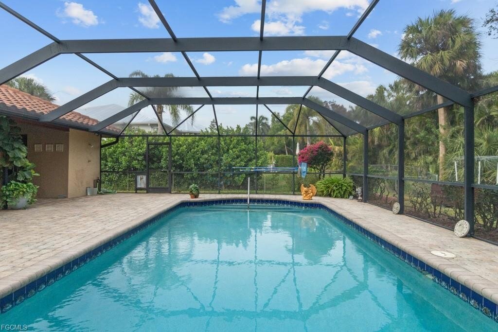Luxuriöses 3-Zimmer Poolhaus auf großem Grundstück – Ihr Traum in Cape Coral!