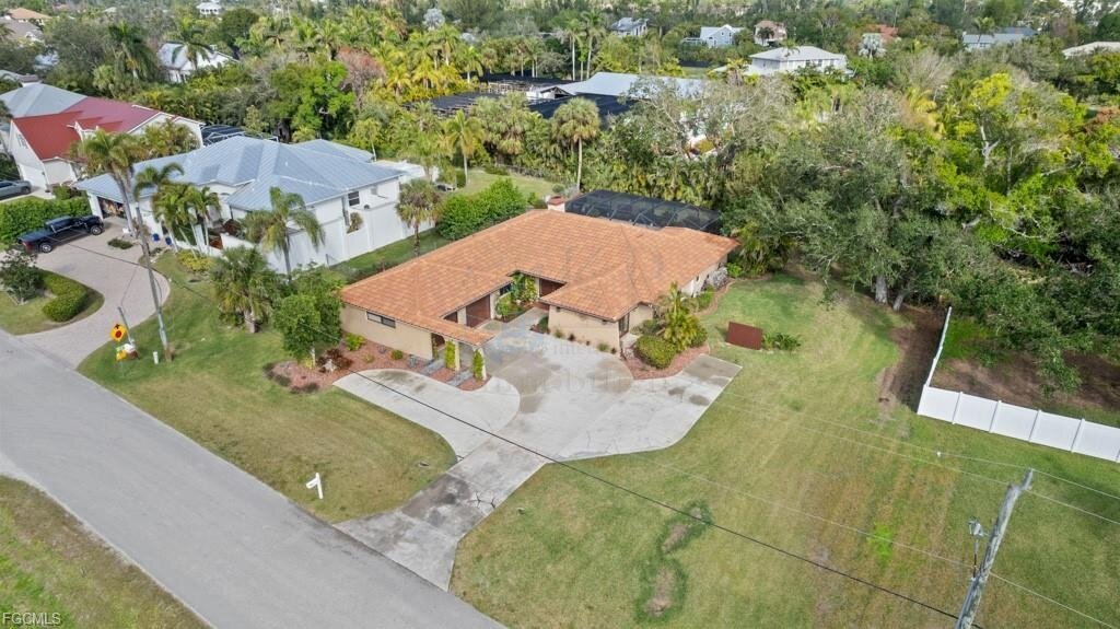 Luxuriöses 3-Zimmer Poolhaus auf großem Grundstück – Ihr Traum in Cape Coral!