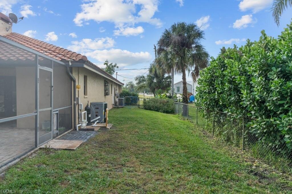 Luxuriöses 3-Zimmer Poolhaus auf großem Grundstück – Ihr Traum in Cape Coral!