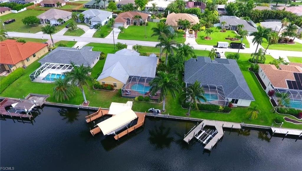 Möblierte Traumvilla mit Golfzugang, Pool & Bootsdeck – sofort bezugsbereit!