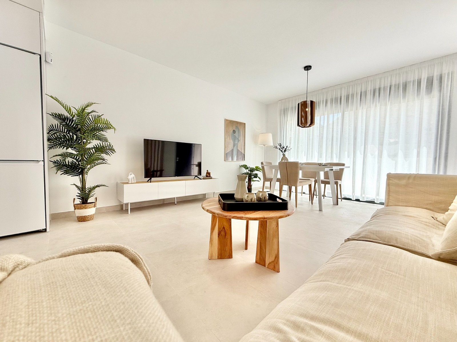 Attraktive Reihenvilla mit Pool und Parkplatz auf eigenem Grundstück