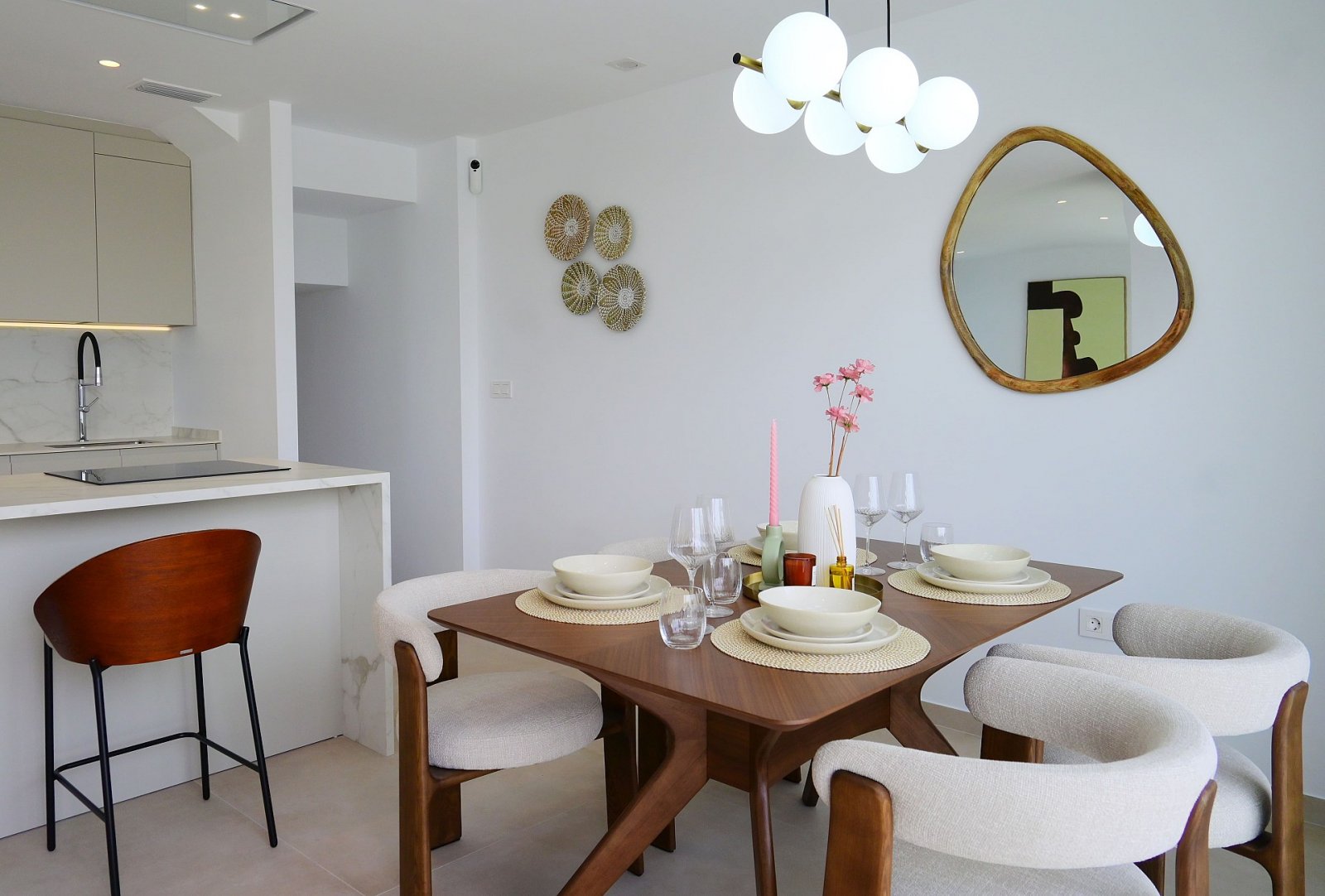 Elegante Villa mit eigenem Pool und Garage