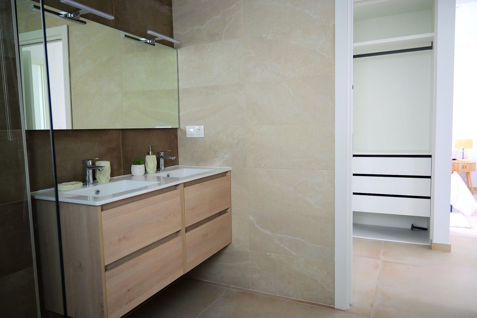 Elegante Villa mit eigenem Pool und Garage