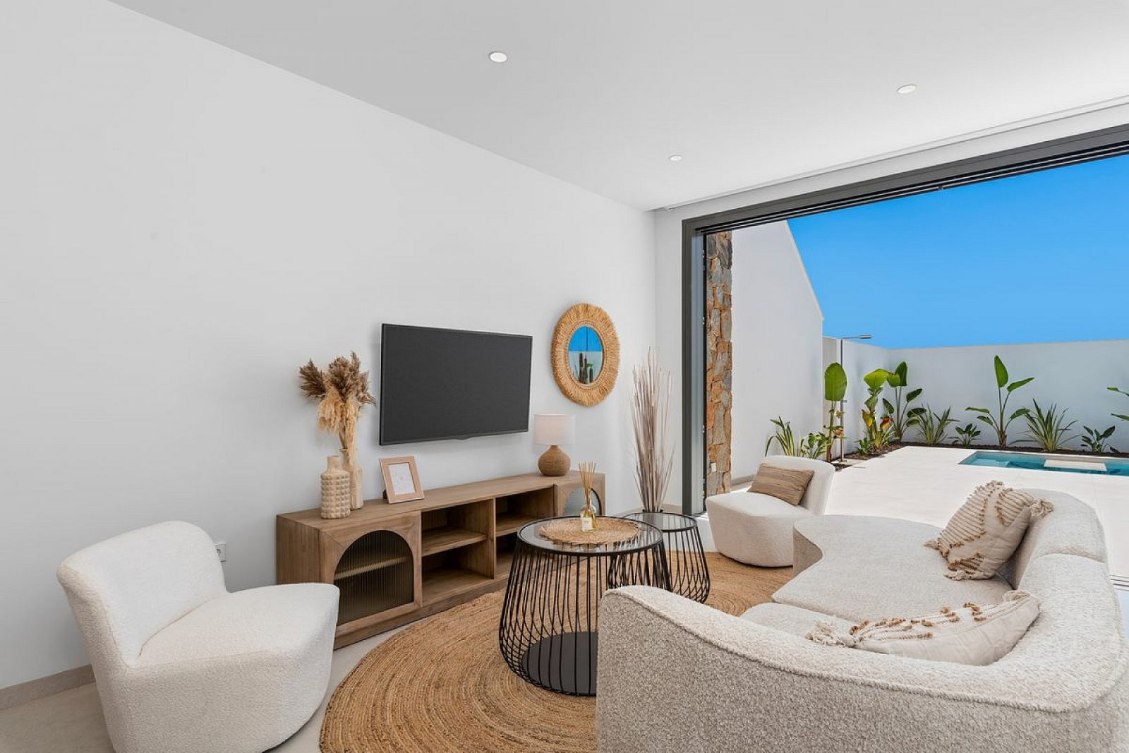 Hochwertige Villa mit Pool und Stellplatz