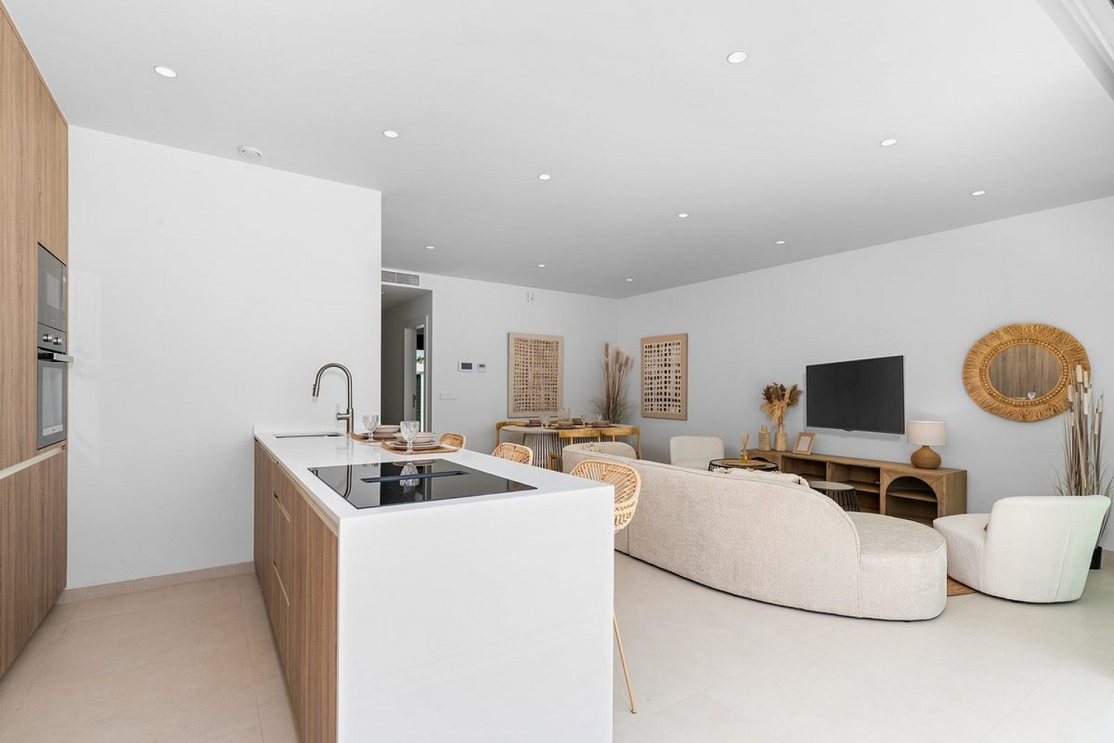 Hochwertige Villa mit Pool und Stellplatz