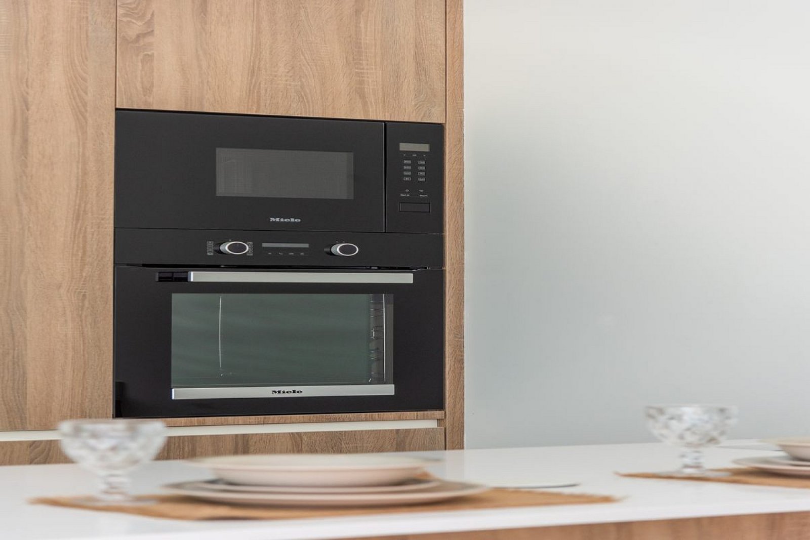 Hochwertige Villa mit Pool und Stellplatz