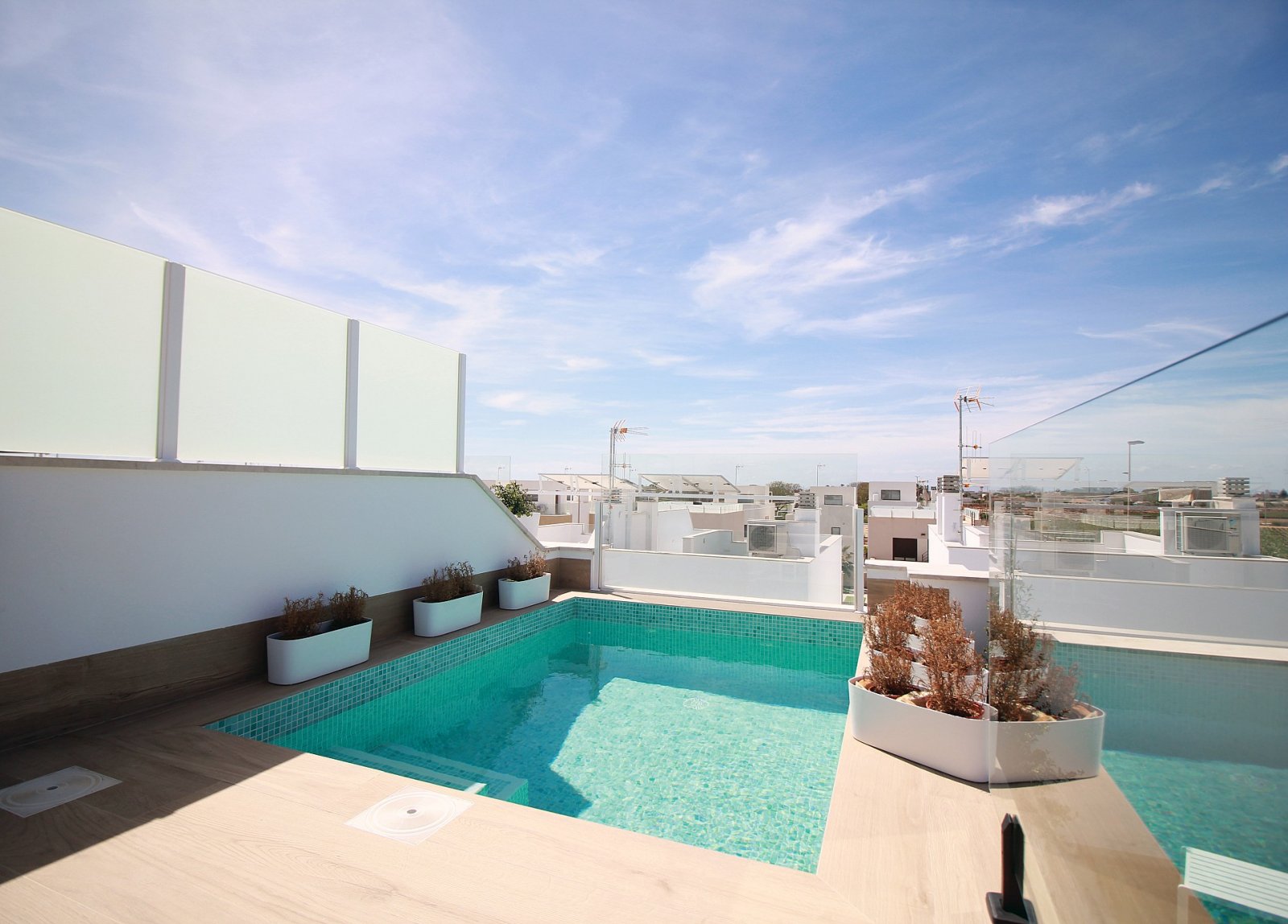 Elegante Wohnungen mit 3 Schlafzimmern, Solarium und eigenem Pool