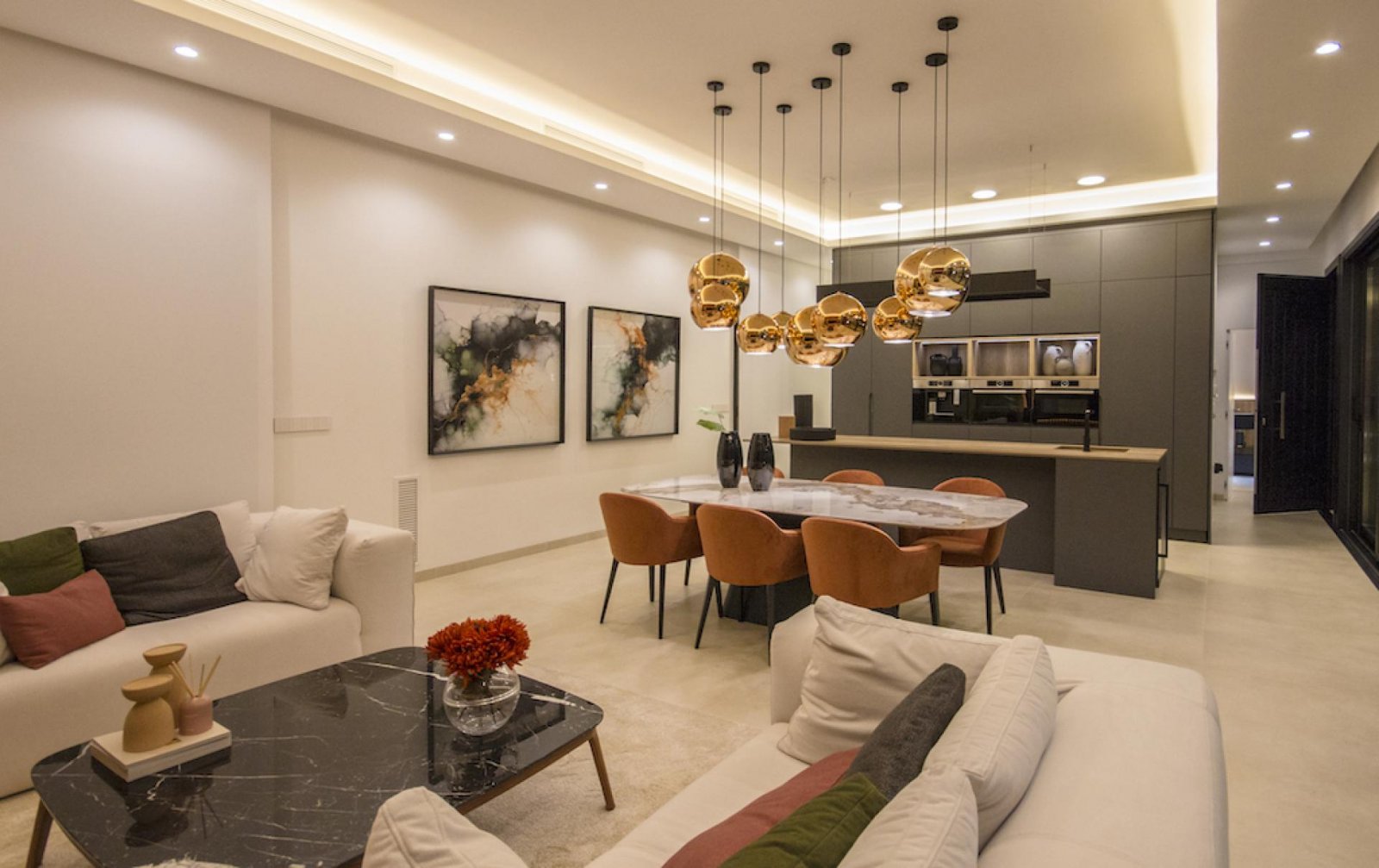 Hochwertige Villa mit Pool, Garage und 3 Schlafzimmern