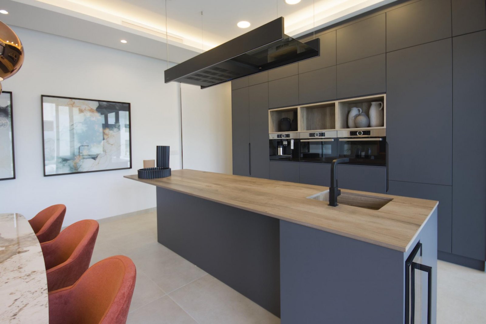 Hochwertige Villa mit Pool, Garage und 3 Schlafzimmern