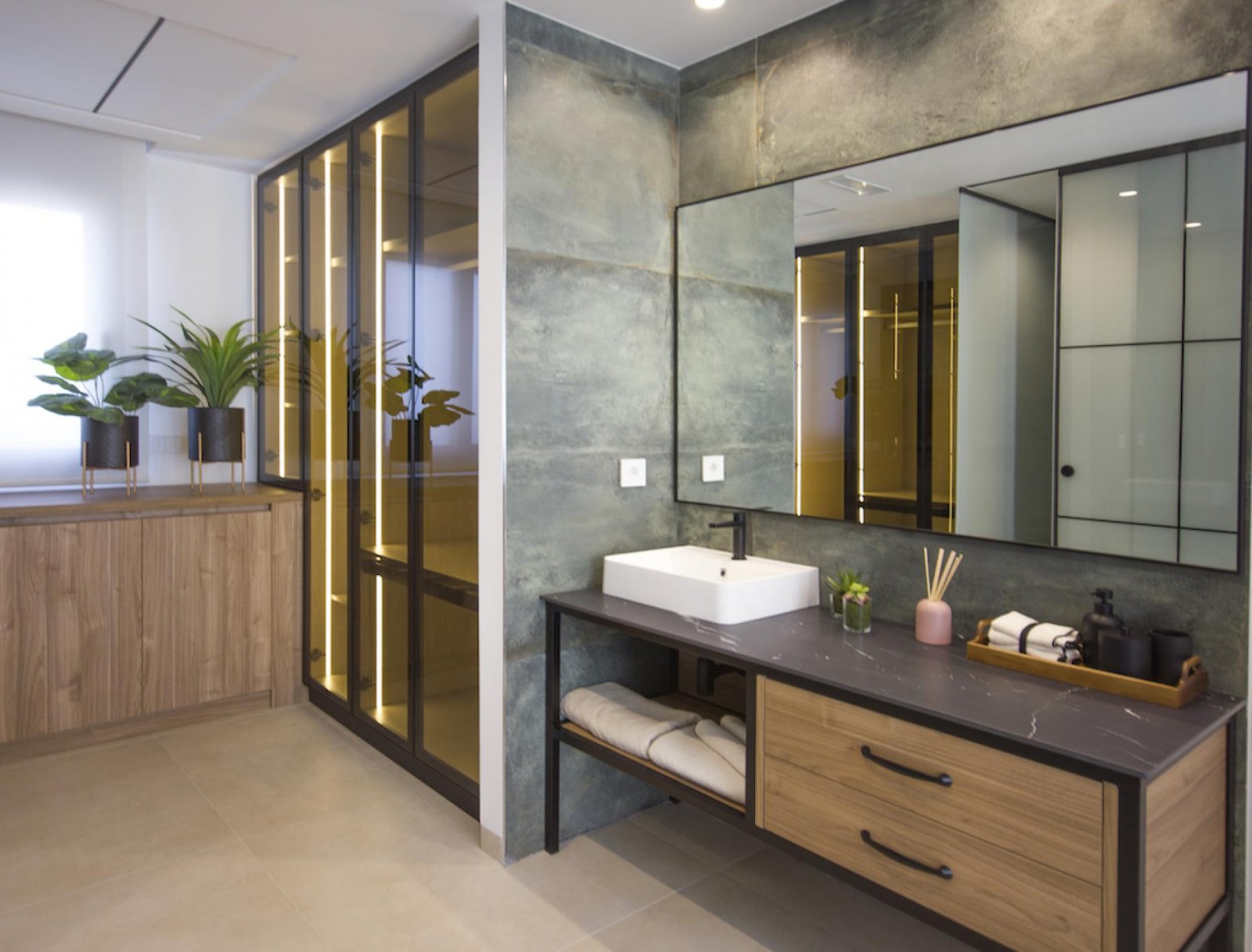 Hochwertige Villa mit Pool, Garage und 3 Schlafzimmern