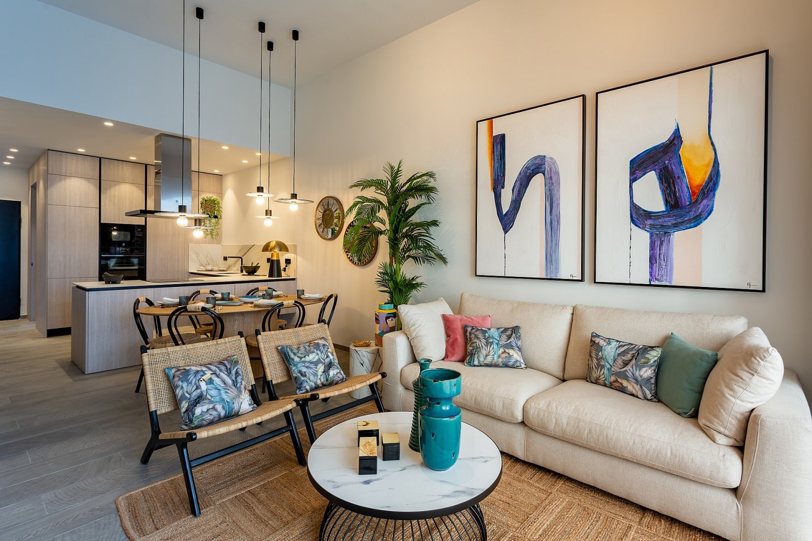 Moderne Villa mit 3 Schlafzimmern, Privatpool und Stellplatz