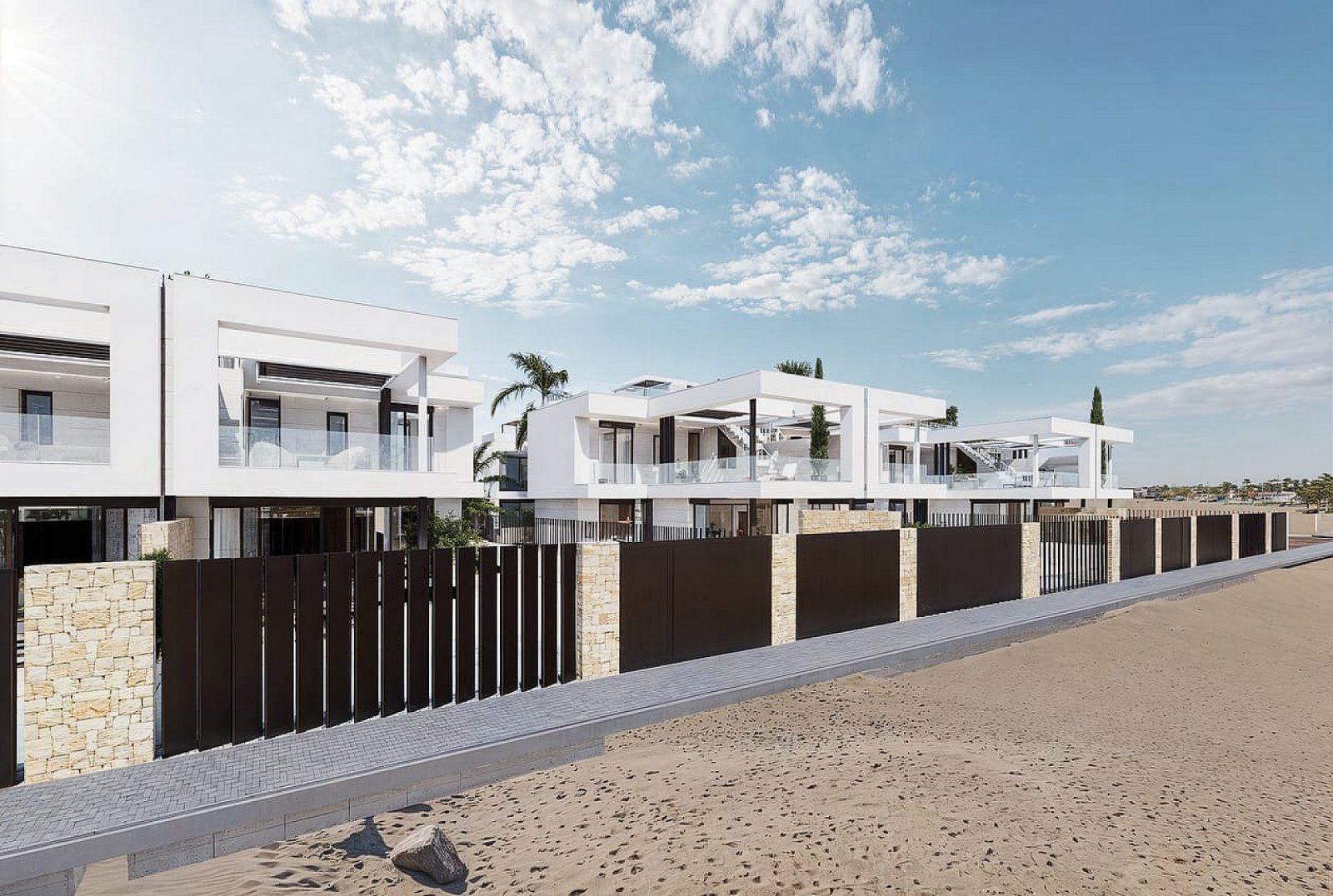 Neubauvilla auf eigenem Grundstück mit Parkplatz und optionalem Pool