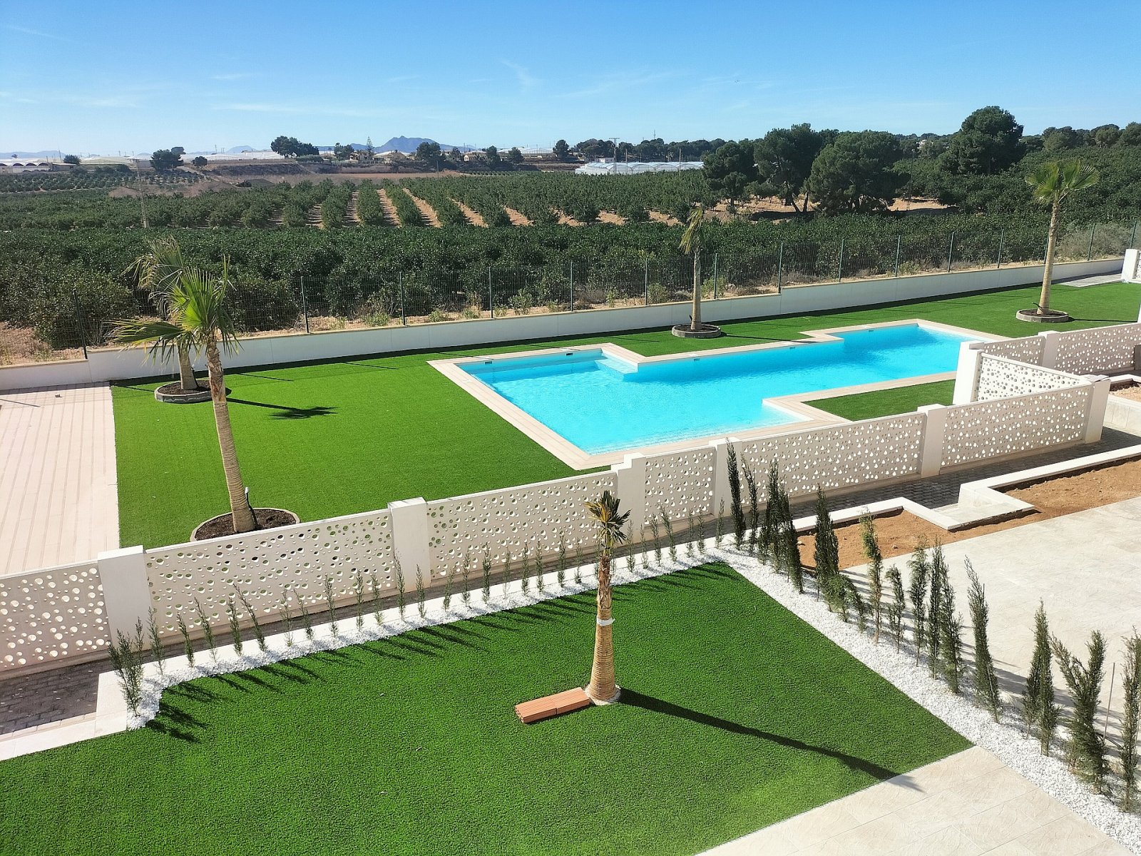 Stilvolle Villa mit großzügigen Wohnbereichen und Gemeinschaftspool