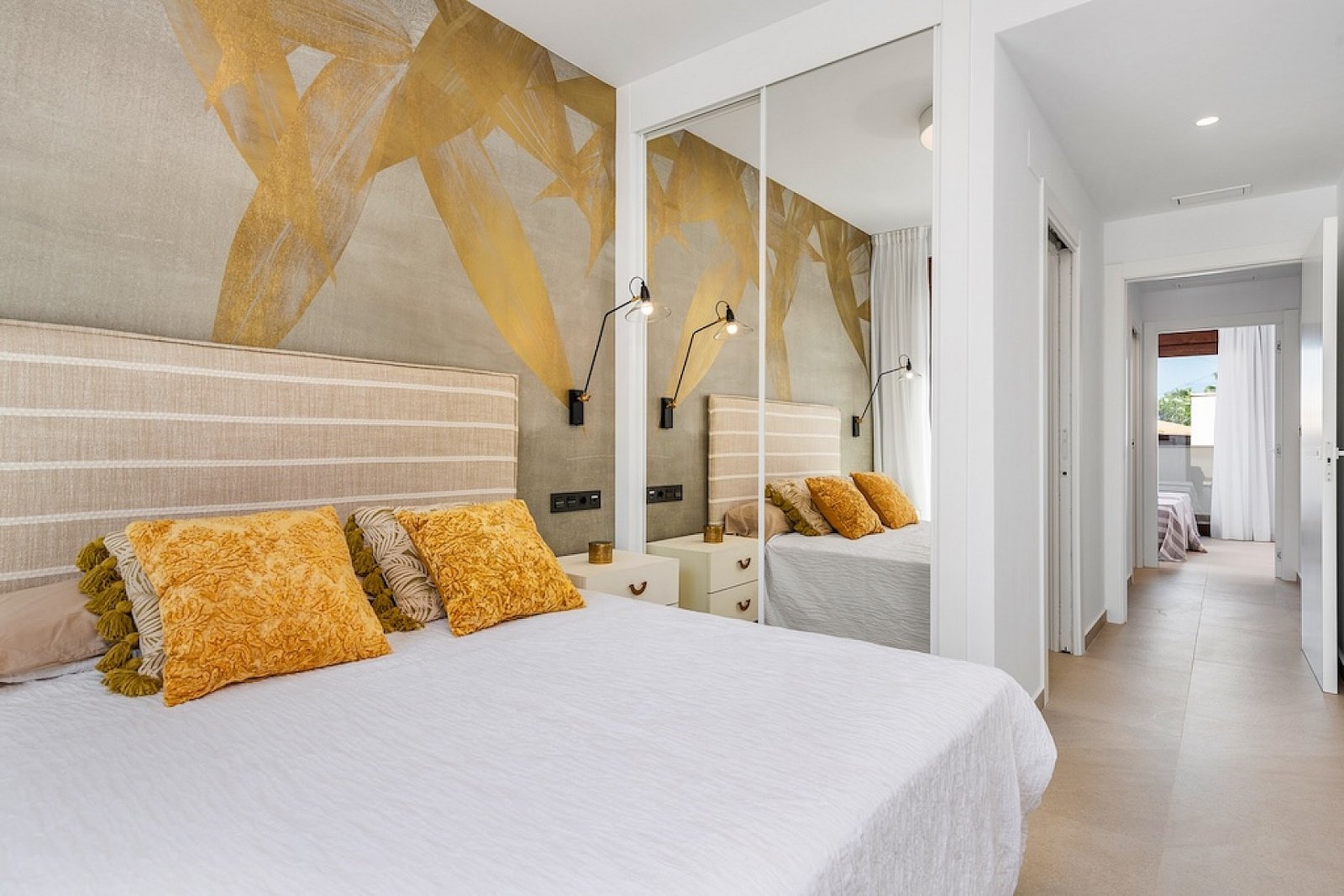 Schönes Apartment mit privatem Garten, 2 Schlafzimmern und Poolnutzung