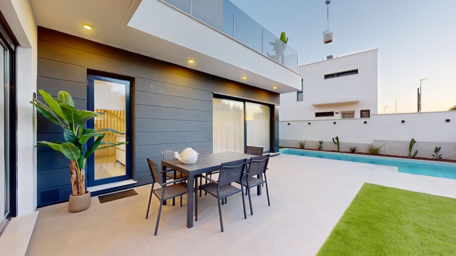 Elegante Villa mit privatem Pool und 2 Bädern auf eigenem Grundstück