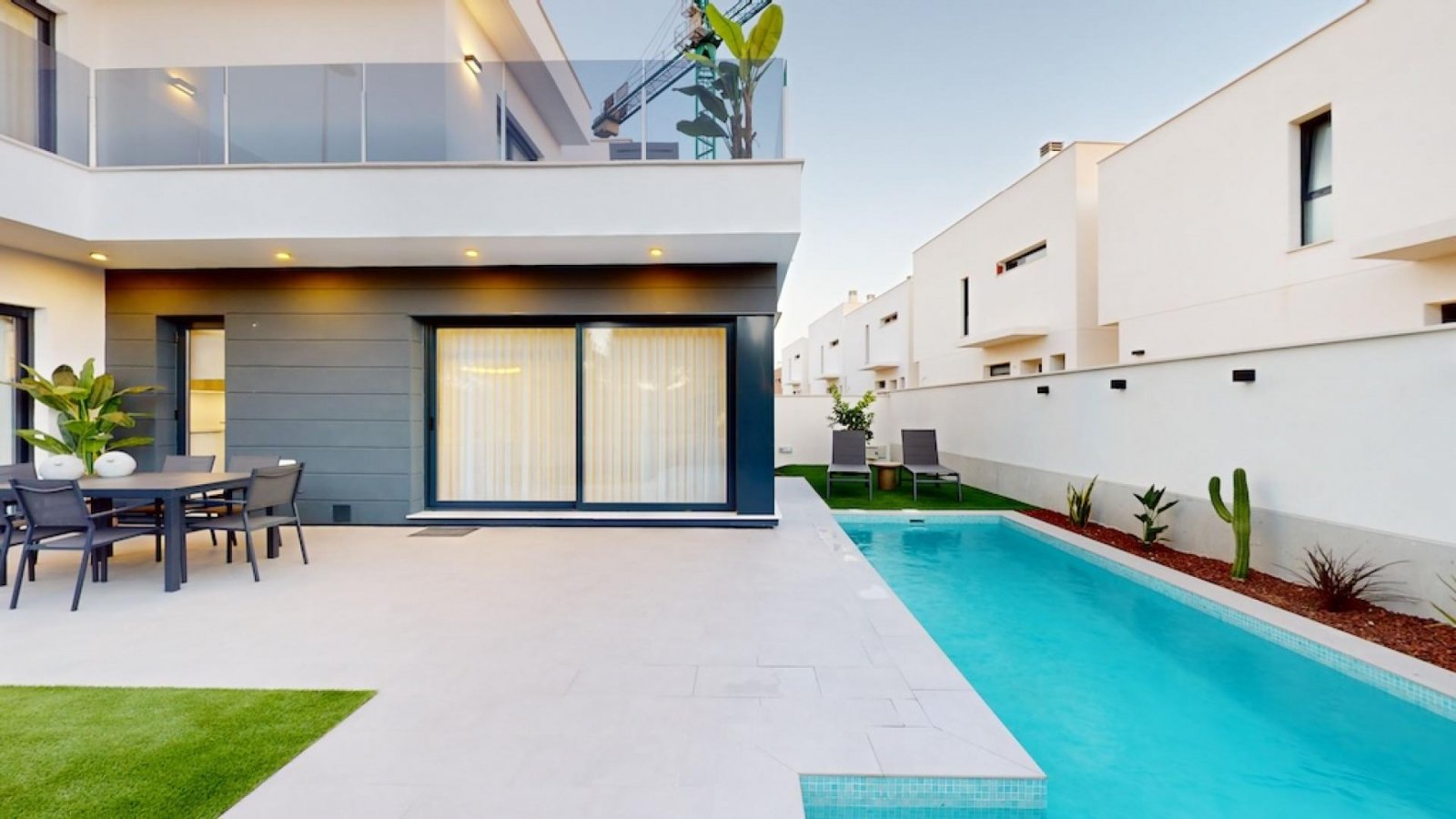 Elegante Villa mit privatem Pool und 2 Bädern auf eigenem Grundstück