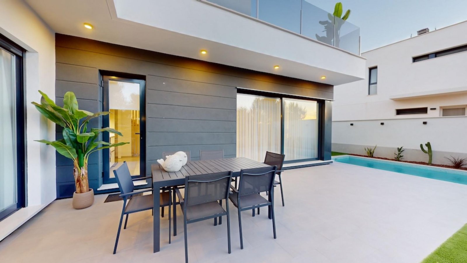 Elegante Villa mit privatem Pool und 2 Bädern auf eigenem Grundstück