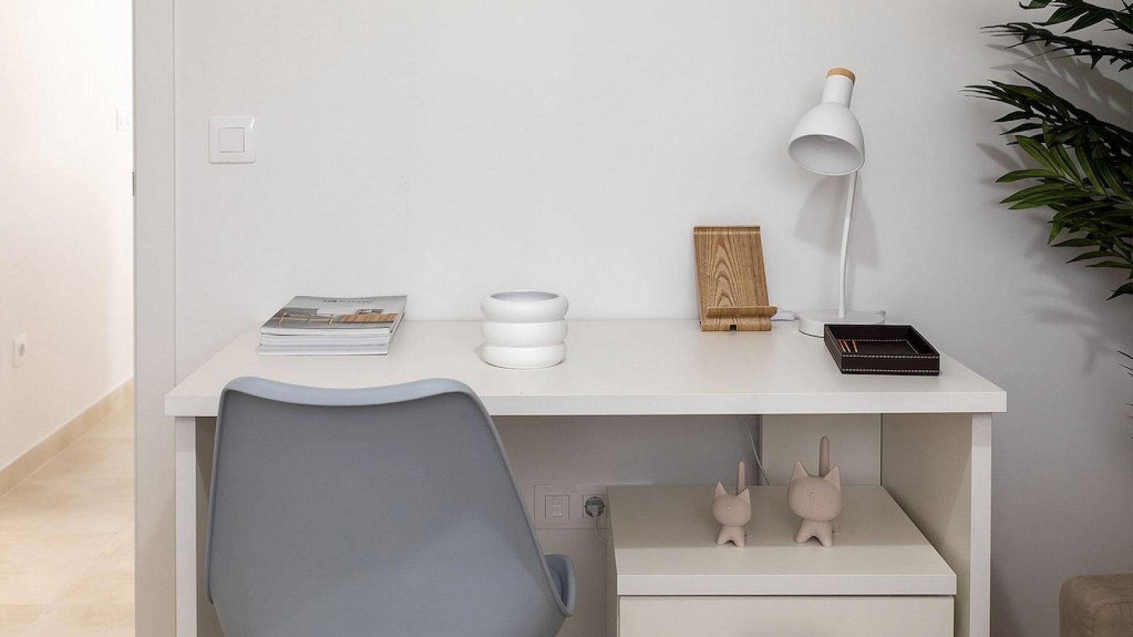 Moderne Reihenhaus-Villa mit 3 Schlafzimmern, 2 Bädern, Gemeinschaftspool und eigenem Parkplatz