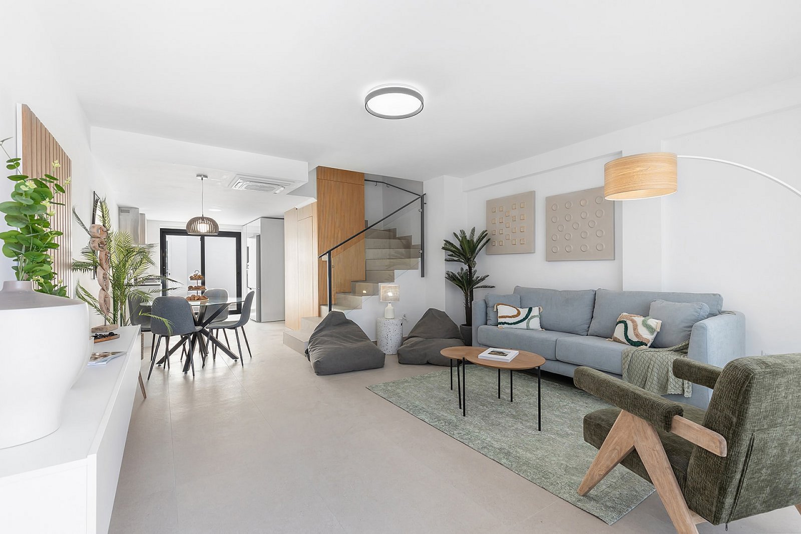 Moderne Reihenvilla mit 4 Schlafzimmern, Gemeinschaftspool & Tiefgarage