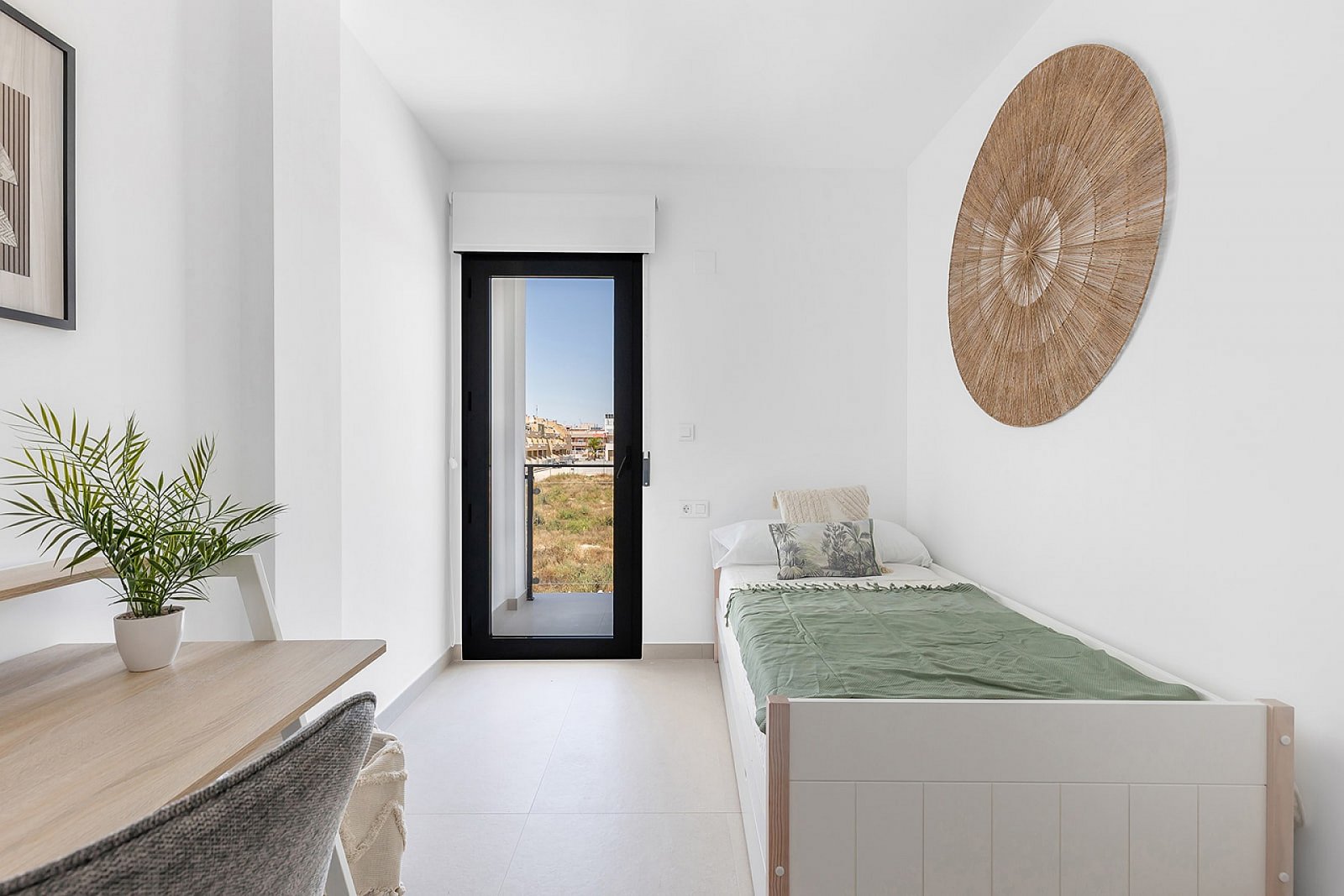 Moderne Reihenvilla mit 4 Schlafzimmern, Gemeinschaftspool & Tiefgarage