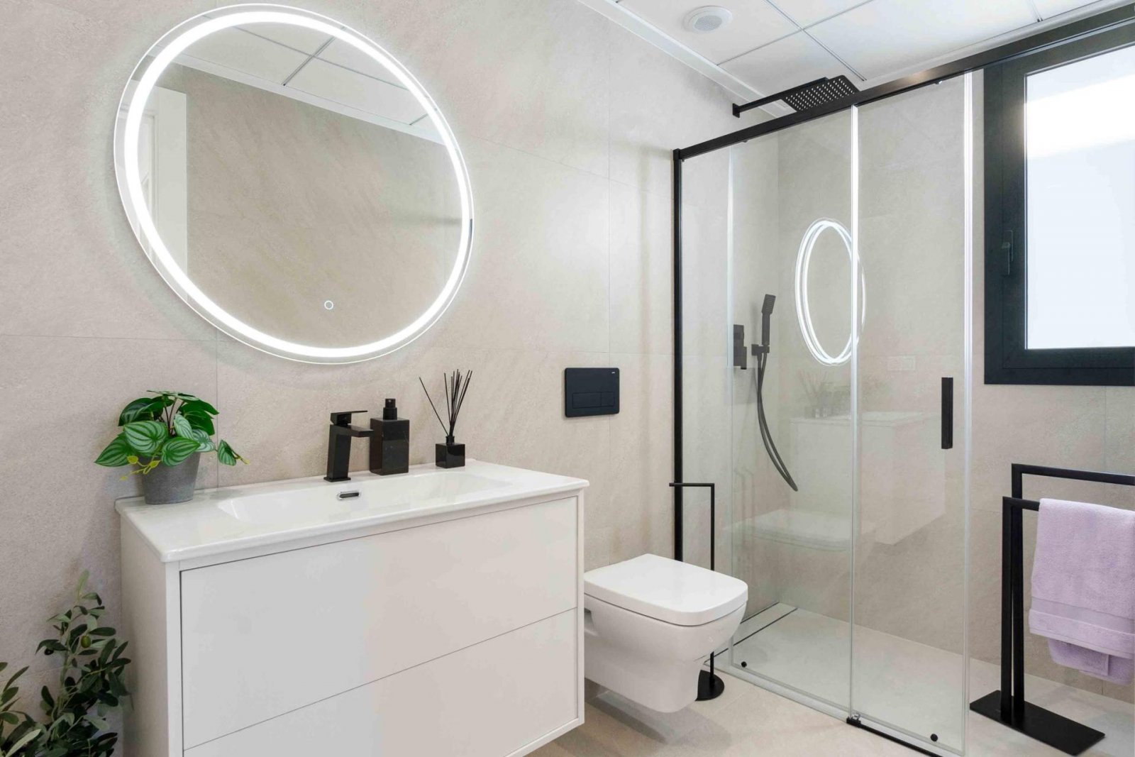 Moderne Villa mit 3 Schlafzimmern, privatem Pool und eigenem Parkplatz