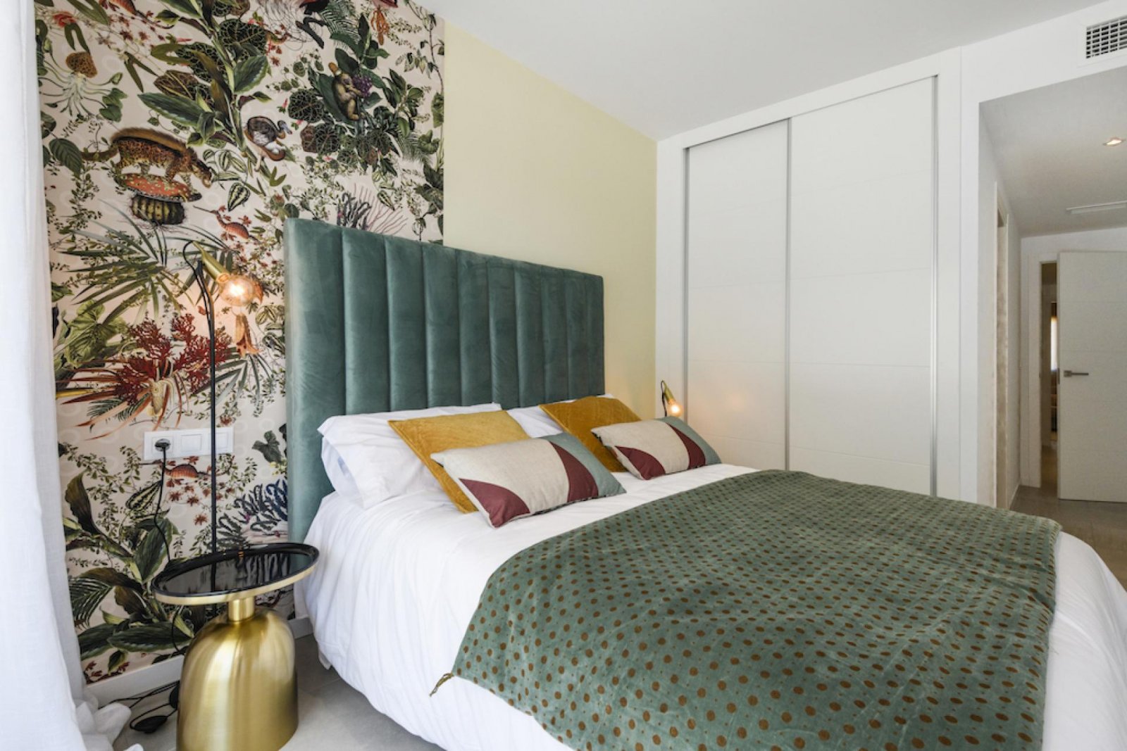 Attraktives Apartment mit 2 Bädern, Terrasse und Pool – Wohnen mit Stil