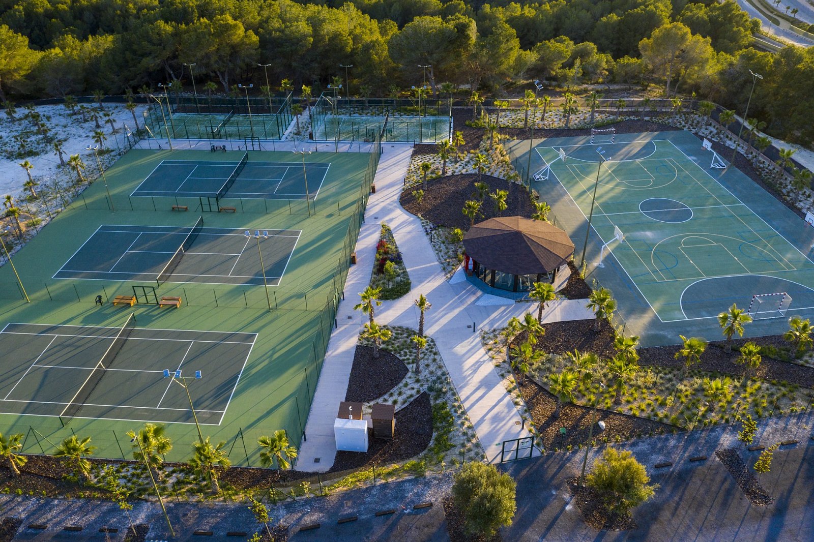 I need a short catchy title in German for a German real estate website for this text: 