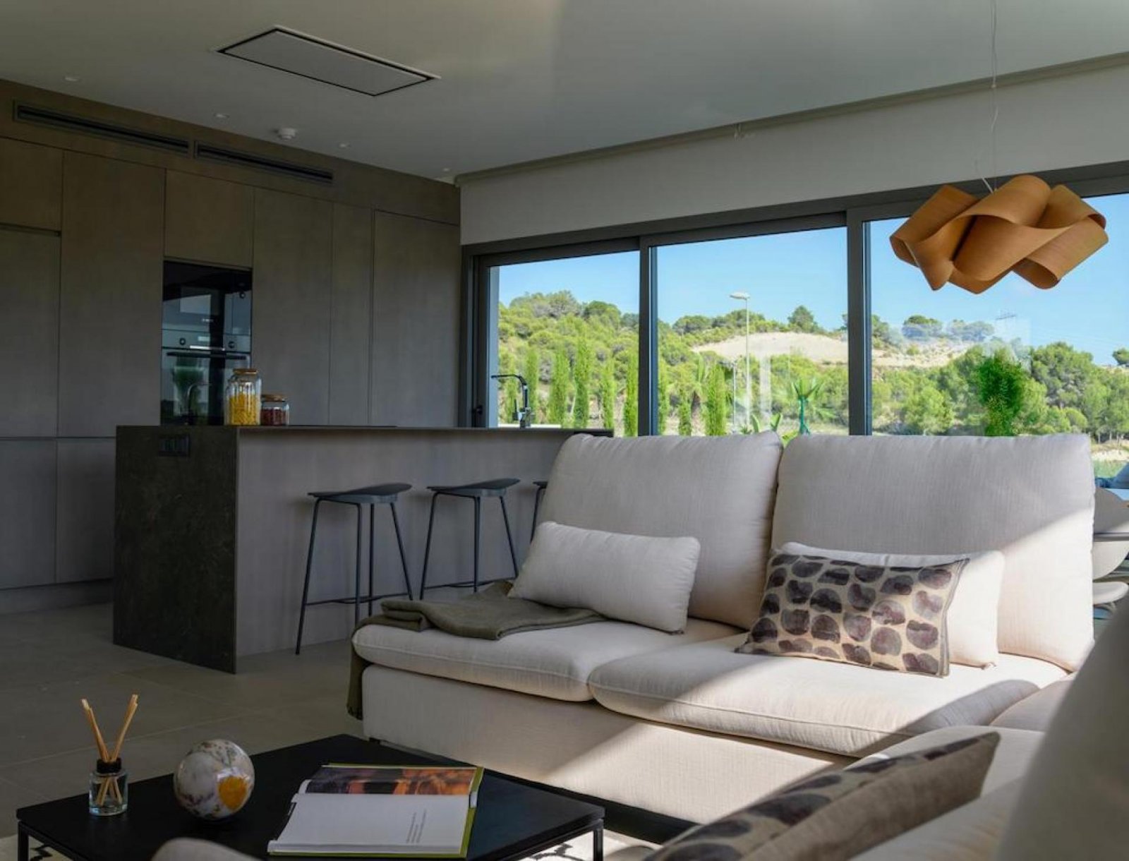 Exklusives Wohnen: Villa mit Infinity-Pool und Privatsphäre