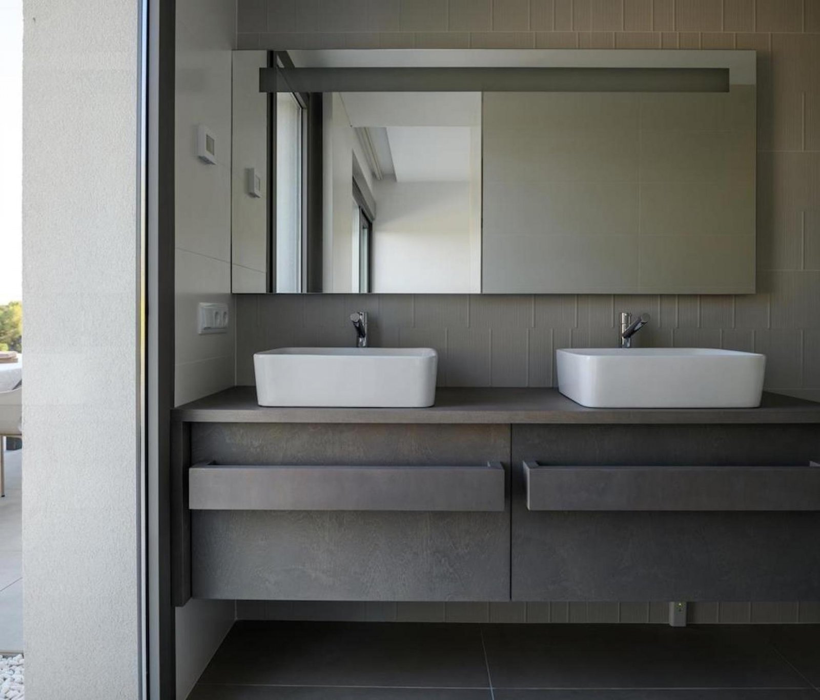 Exklusives Wohnen: Villa mit Infinity-Pool und Privatsphäre