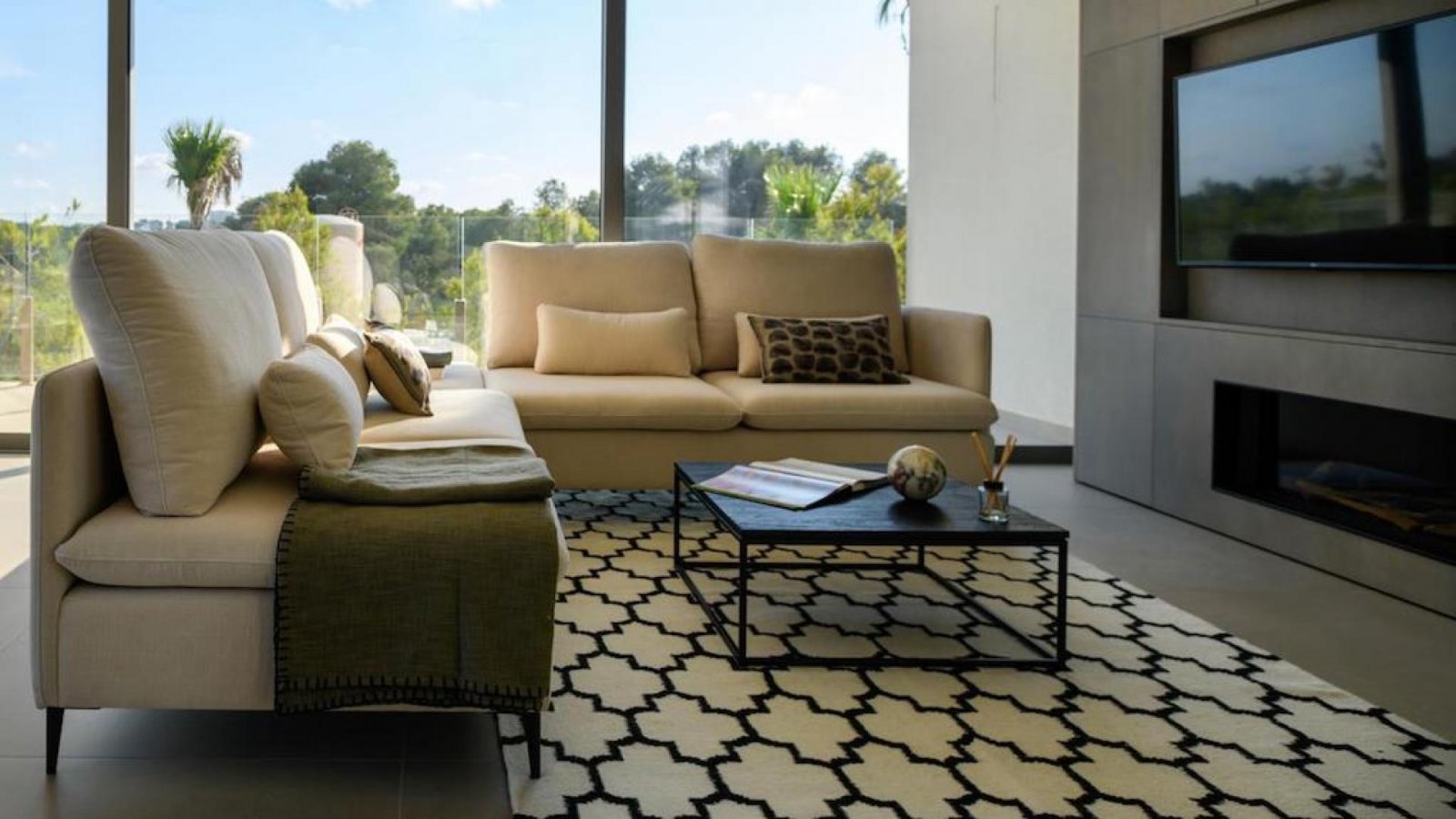 Designvilla mit Infinity-Pool