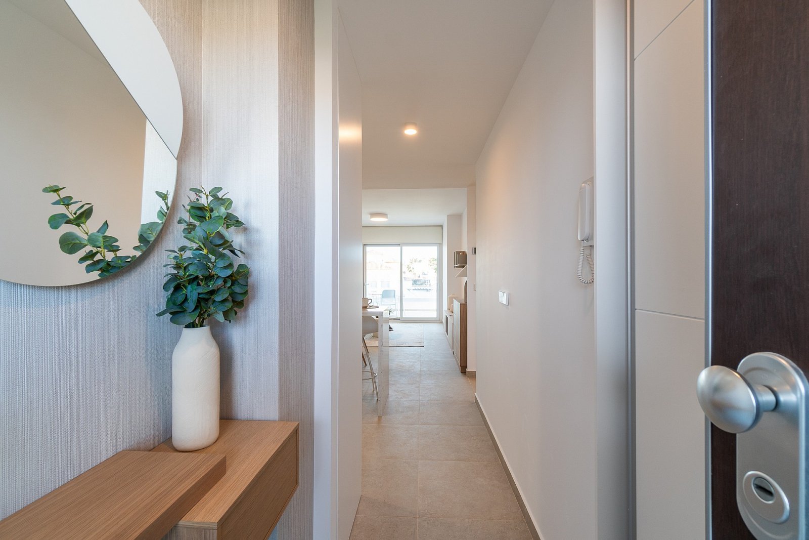 Modernes Apartment mit Terrasse, Pool & Tiefgarage