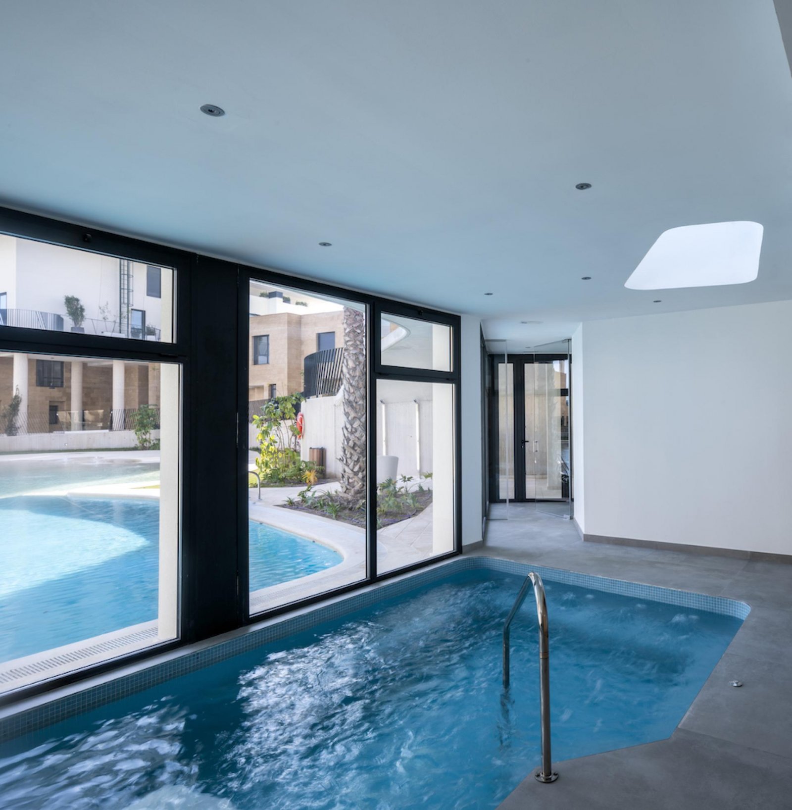 Exklusives 3-Zimmer-Apartment mit Terrasse & Pool