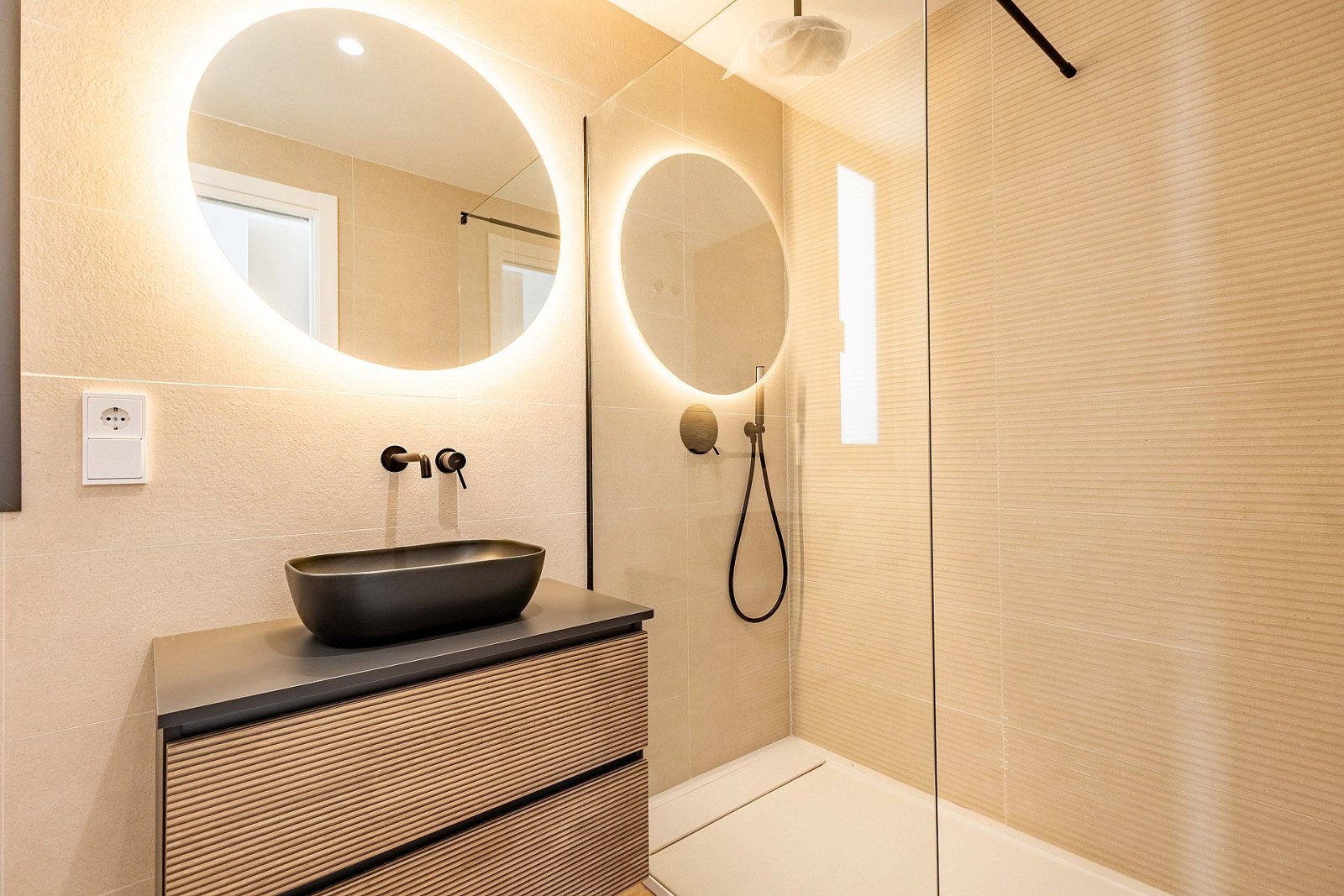 Elegante Neubauvilla mit optionalem Pool