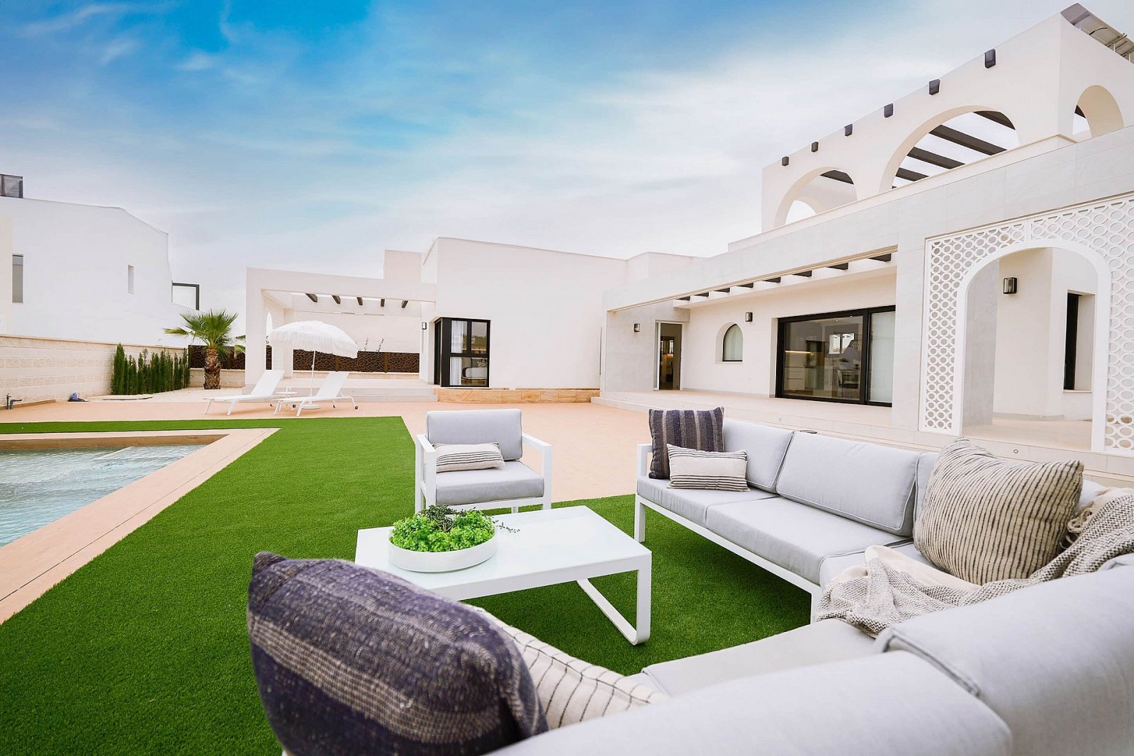 Mediterrane Villa mit Privatpool und Garage