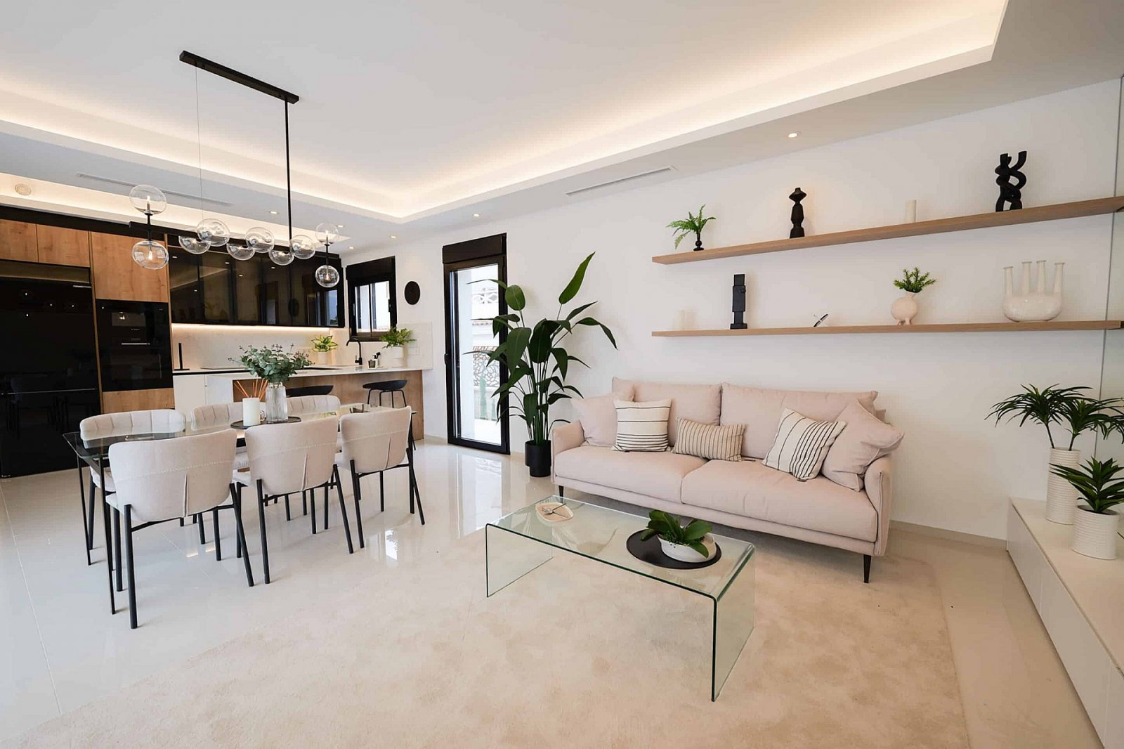 Mediterrane Villa mit Privatpool und Garage