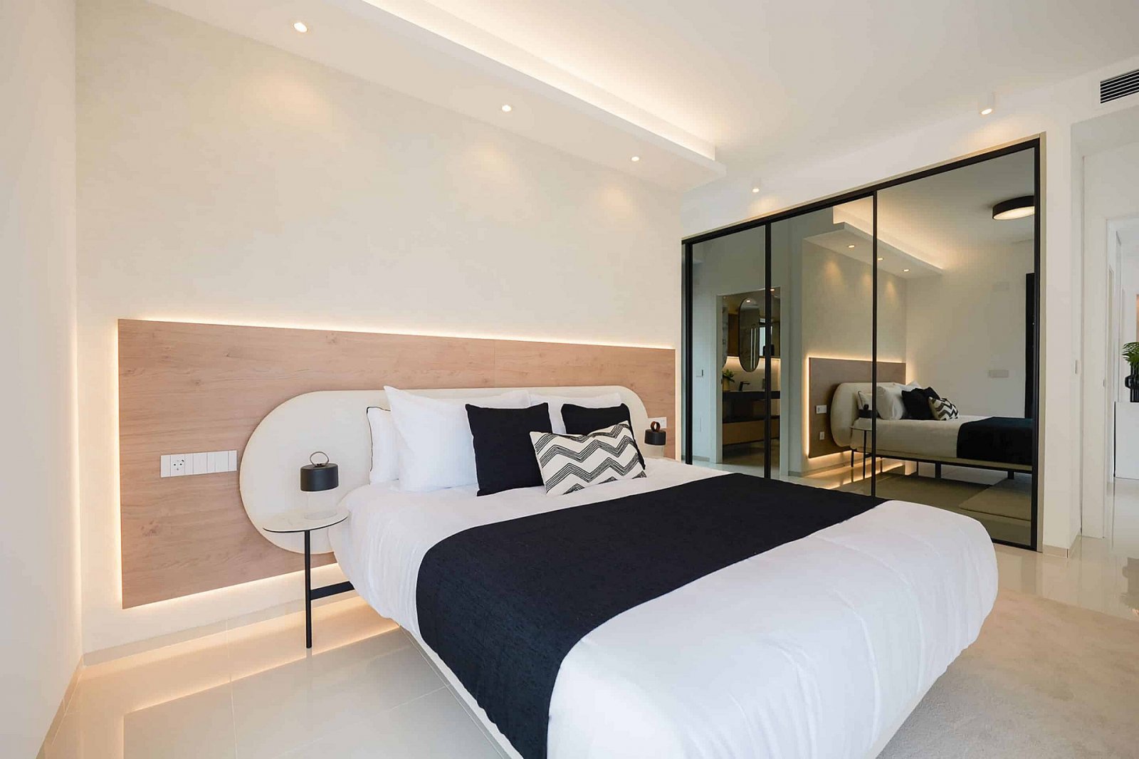 Mediterrane Villa mit Privatpool und Garage