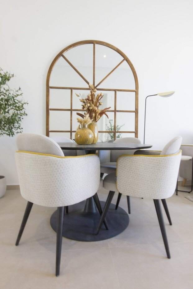 Exklusives Erdgeschoss-Apartment mit privatem Garten und Gemeinschaftspool