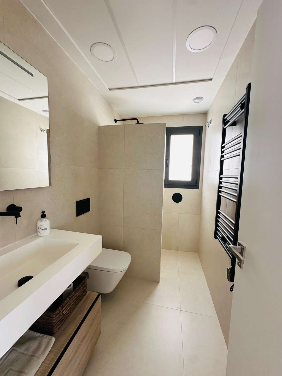 Wunderschöne Villa mit Meerblick, großem Pool und Sommerküche