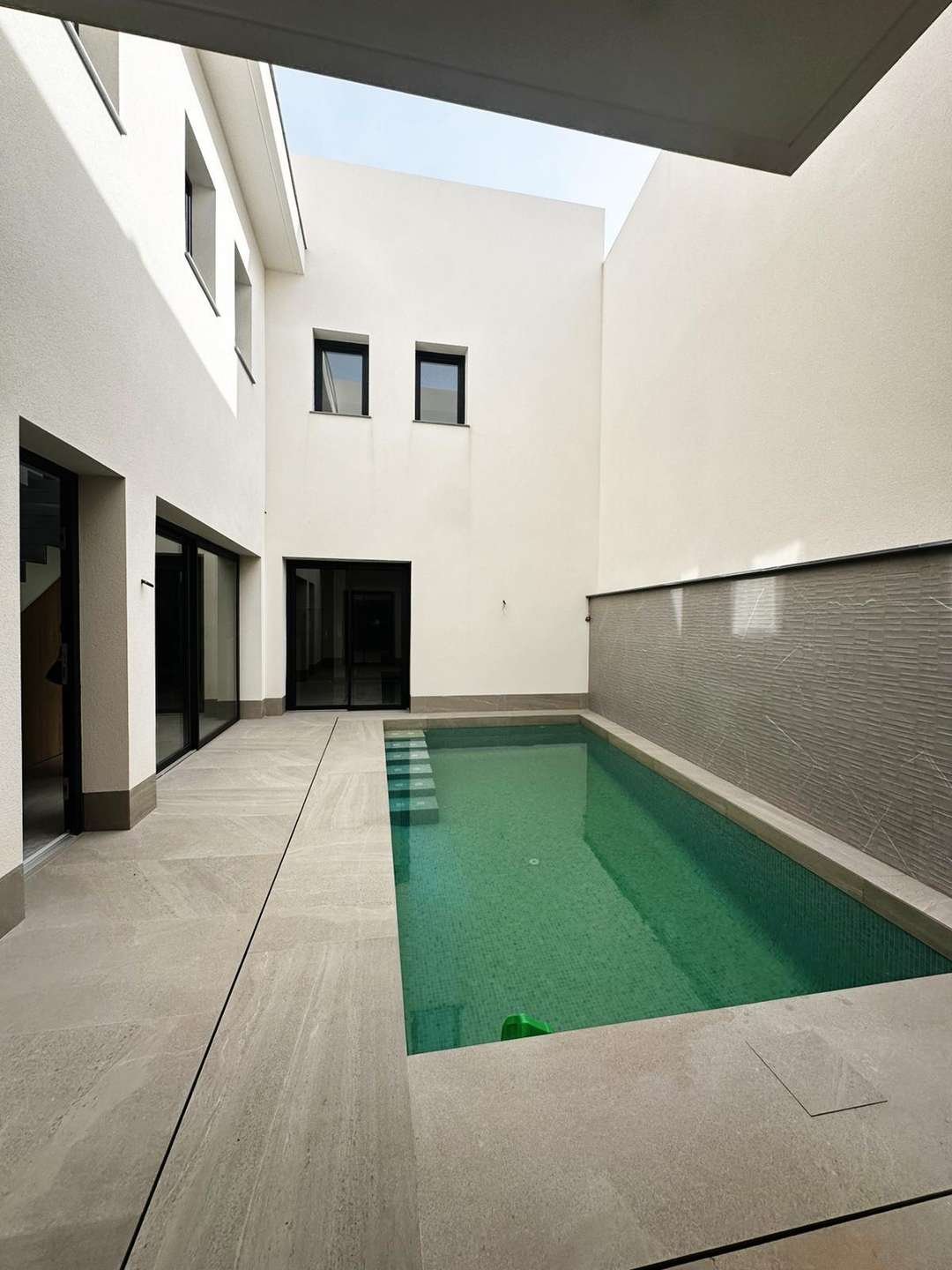 Bezugsfertiges Haus in guter Lage mit Pool