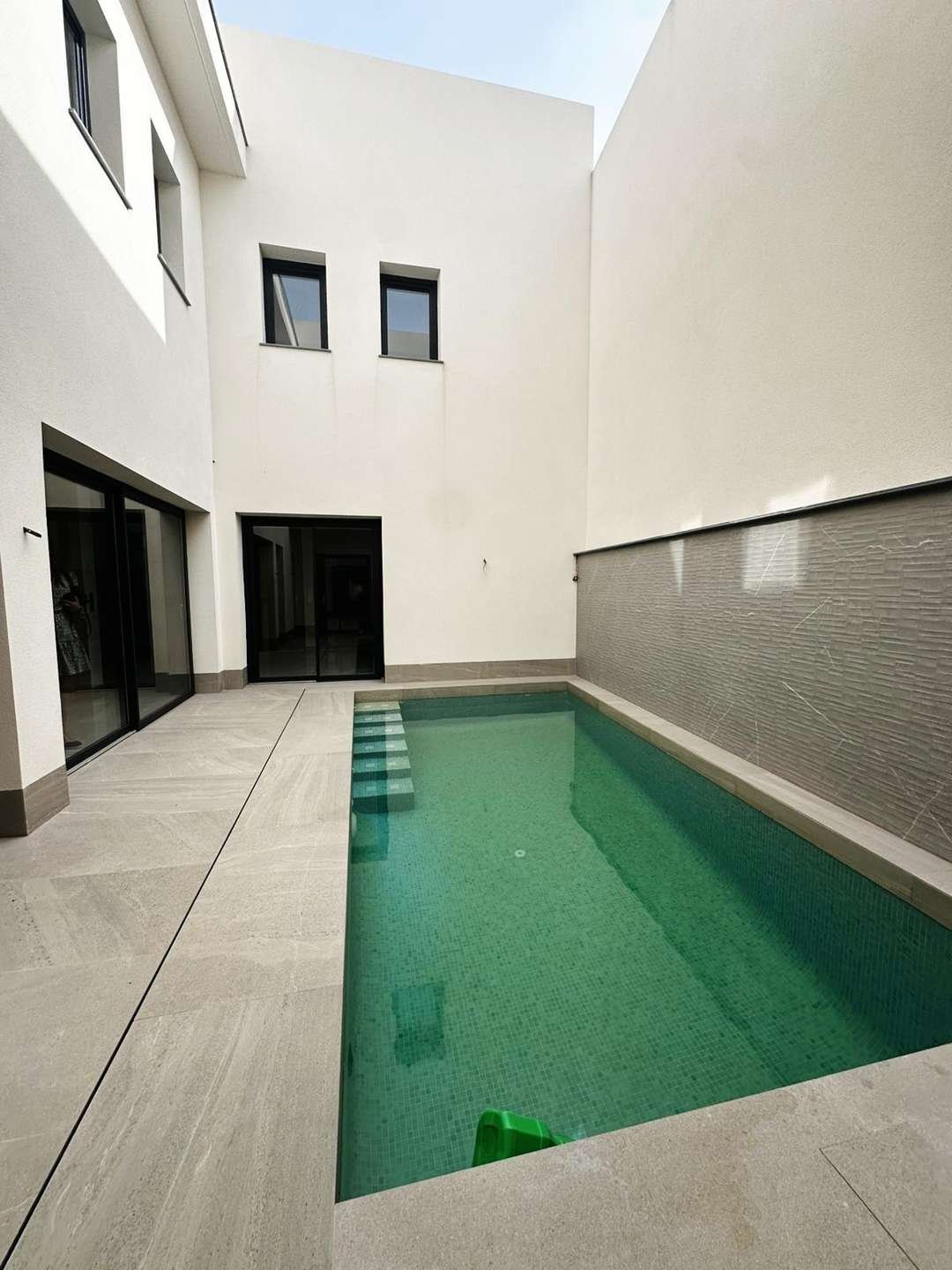 Bezugsfertiges Haus in guter Lage mit Pool