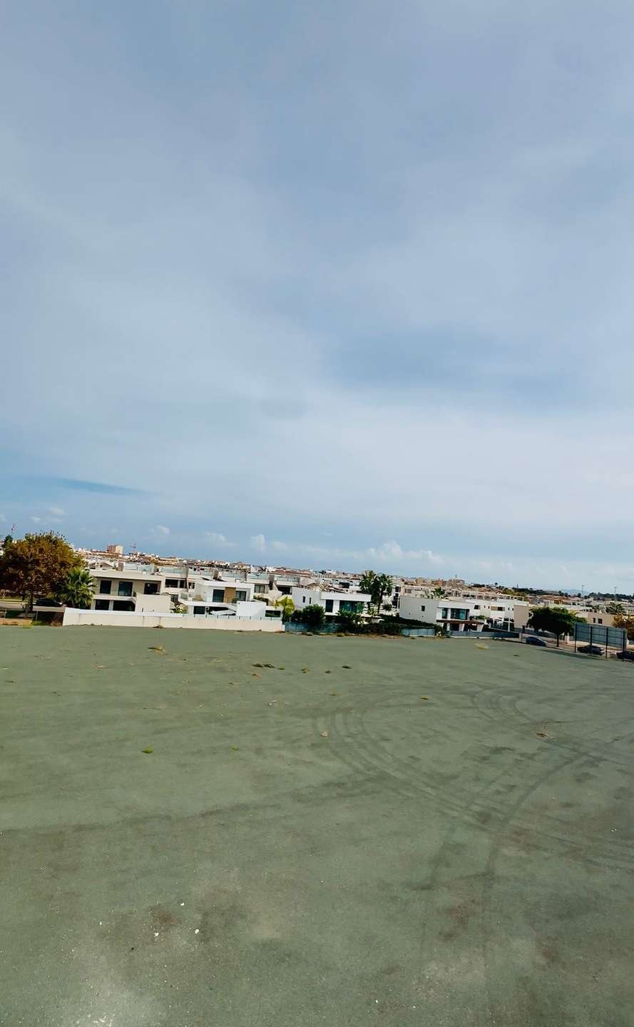 Bezugsfertiges Haus in guter Lage mit Pool