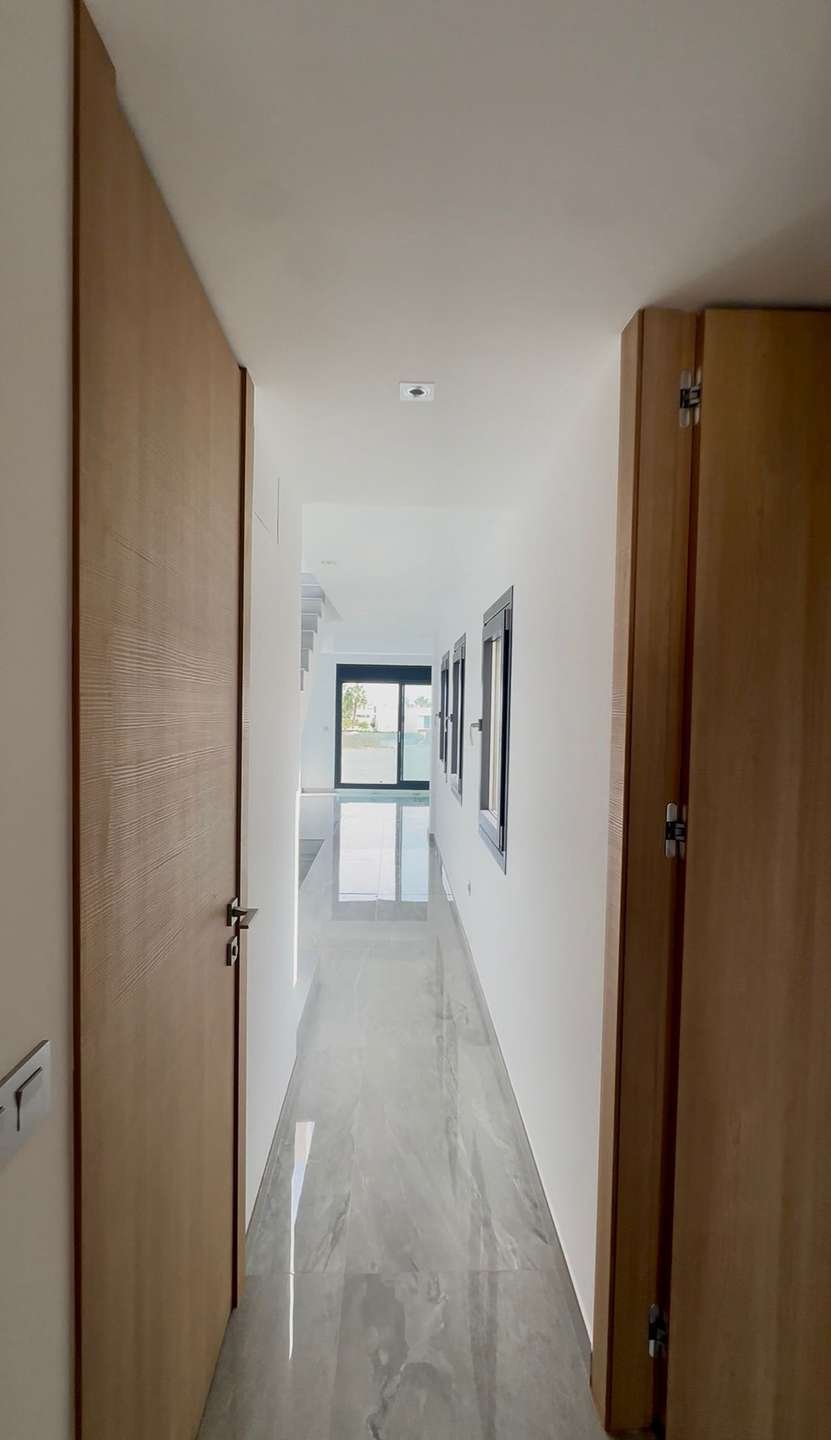 Bezugsfertiges Haus in guter Lage mit Pool